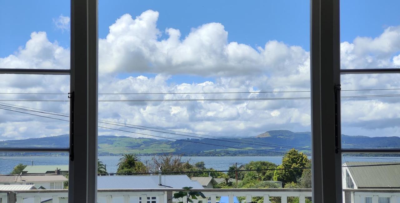Lake, Mountain View Cottage Rotorua Exteriör bild